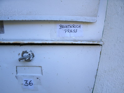 "Der nagelneue Verlagsbriefkasten in Feistritzwald 36" (Eintrag vom 26.10.2011)